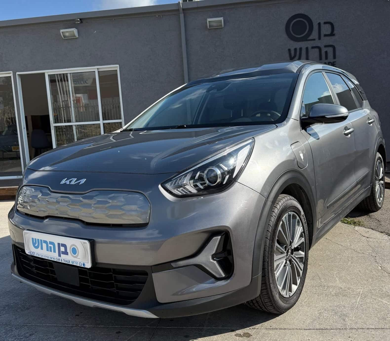 קיה נירו פלאג-אין