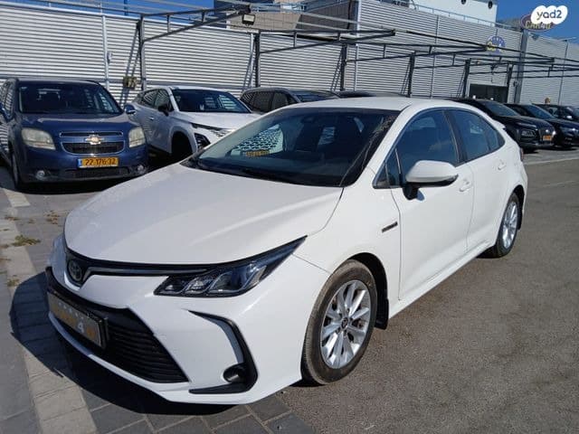 טויוטה קורולה היברידית